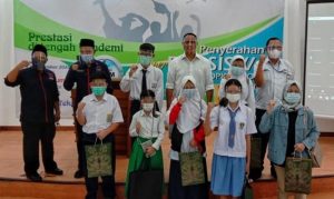 Panasonic GOBEL Serahkan Beasiswa Bagi Pelajar Berprestasi di Tengah Pandemi