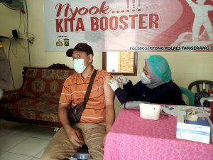 Vaksin Booster Massal di Pakualam, Kapolsek Serpong : Supaya Bebas Corona