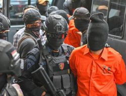 Densus 88 Antiteror Polri Gulung Delapan Tersangka Teroris Anggota JI Sulteng